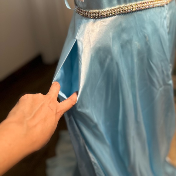 NWT Blue Satin Rhinestone
Waist Gown w/ Pockets size 13 - Picture 9 of 17